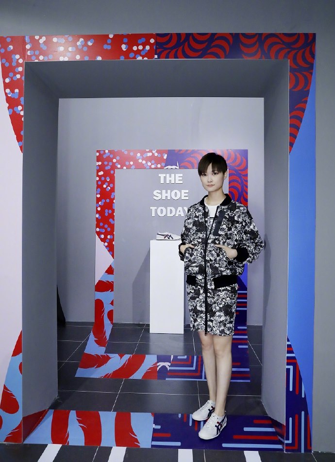 时尚运动装美女李宇春品牌服饰代言人明星写真图片