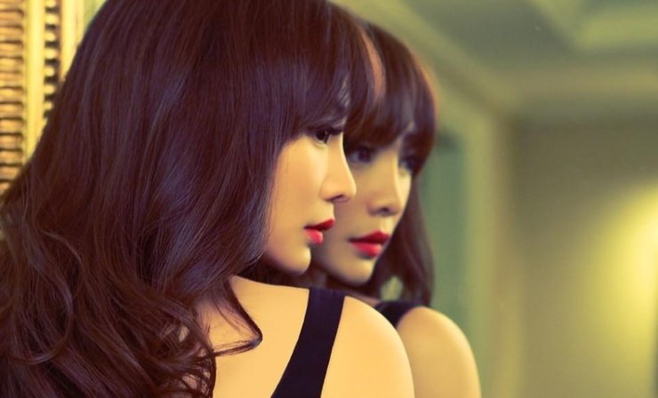 柳岩复古性感大片 穿蕾丝内衣魅惑十足