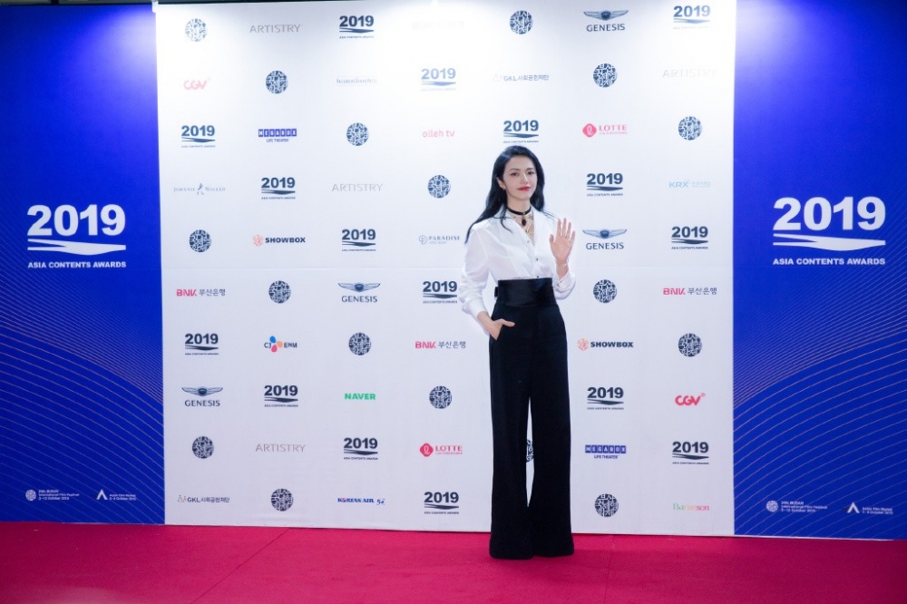 优雅大方美女姚晨浪漫成熟御姐写真图片