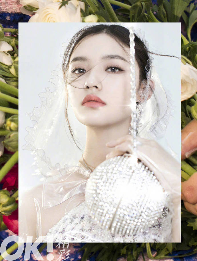 林允时尚杂志封面写真 仙气飘飘超吸睛