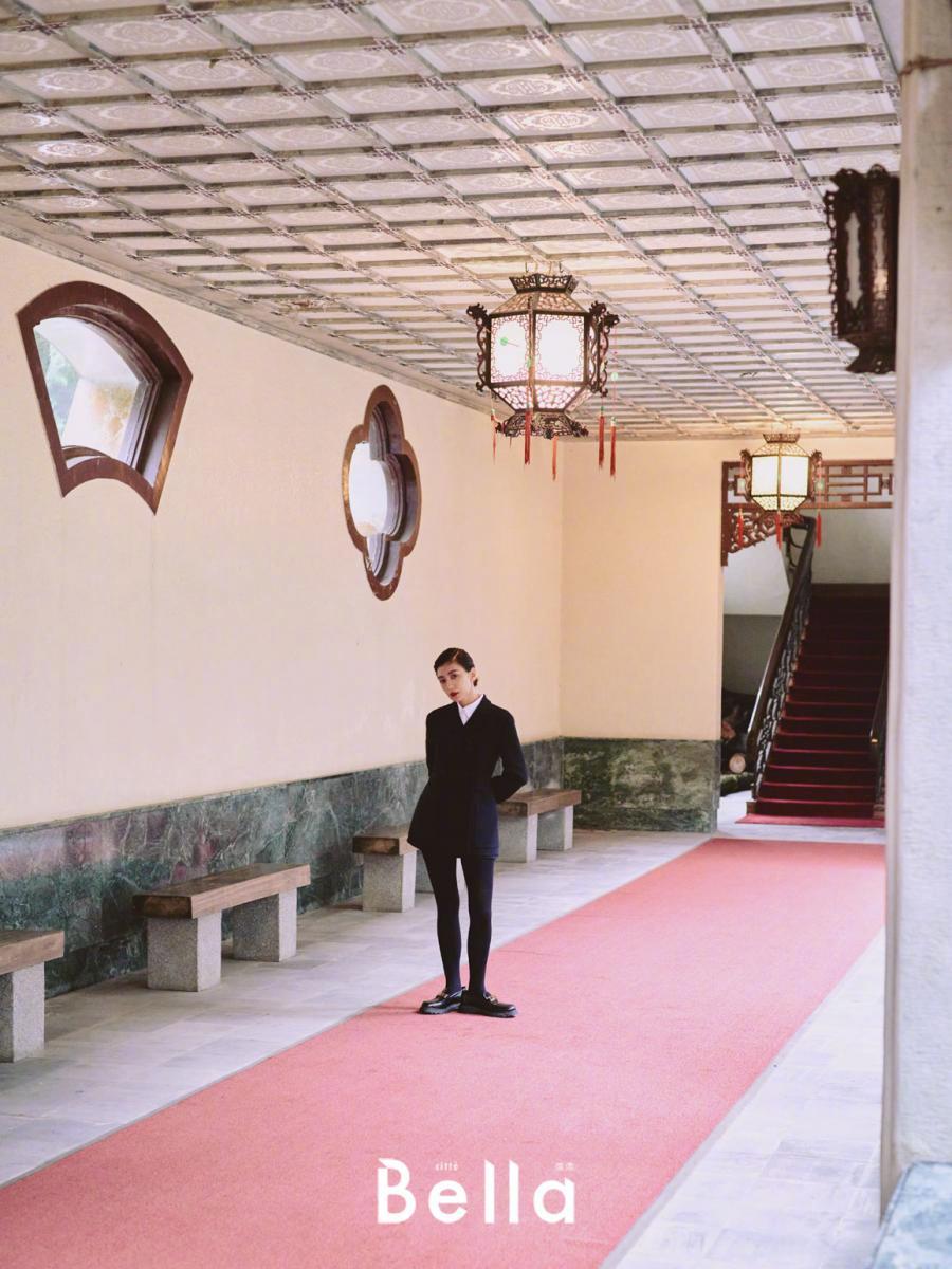 贾静雯油头造型尽显干练利落写真