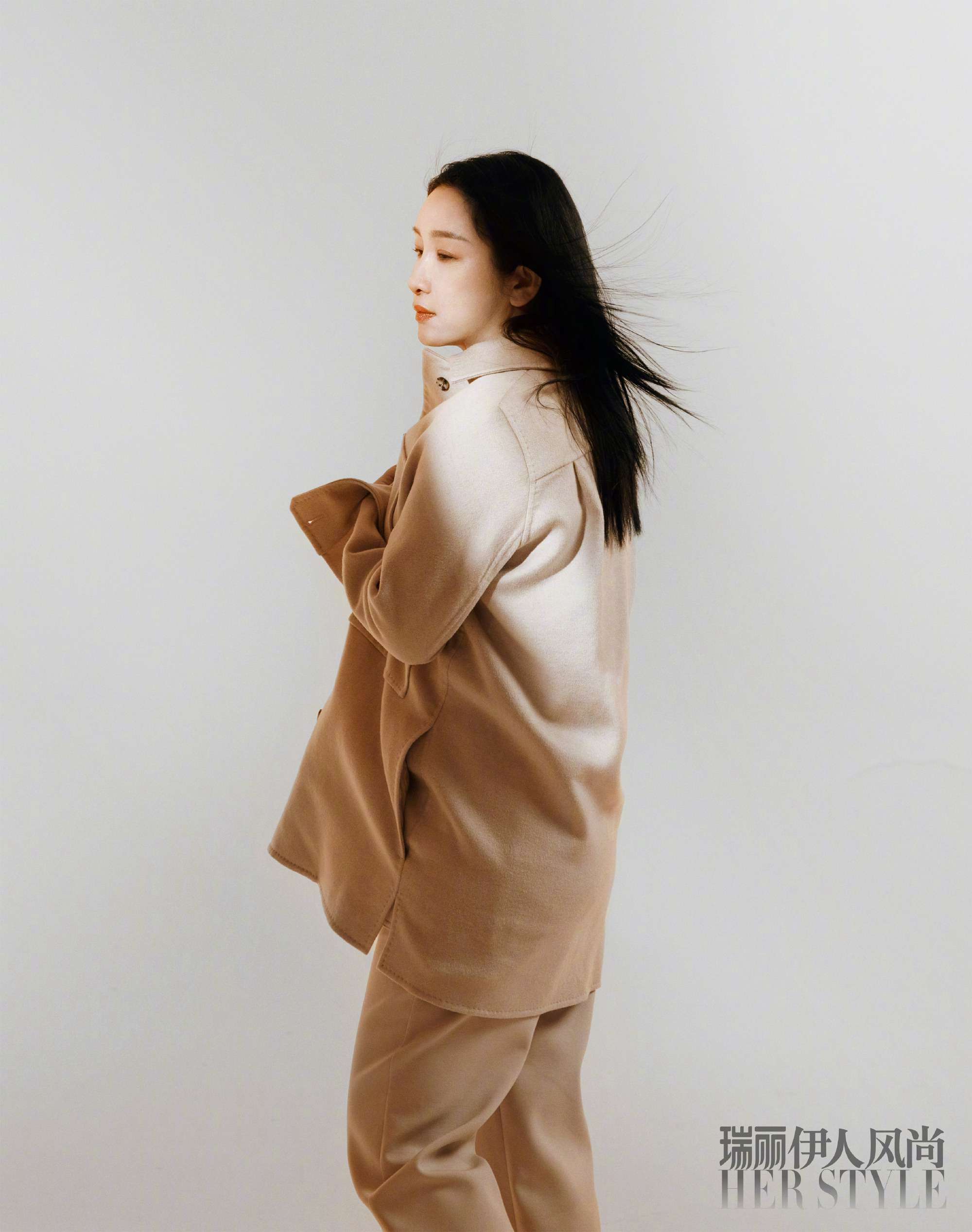 秦海璐简约造型尽显慵懒气质写真