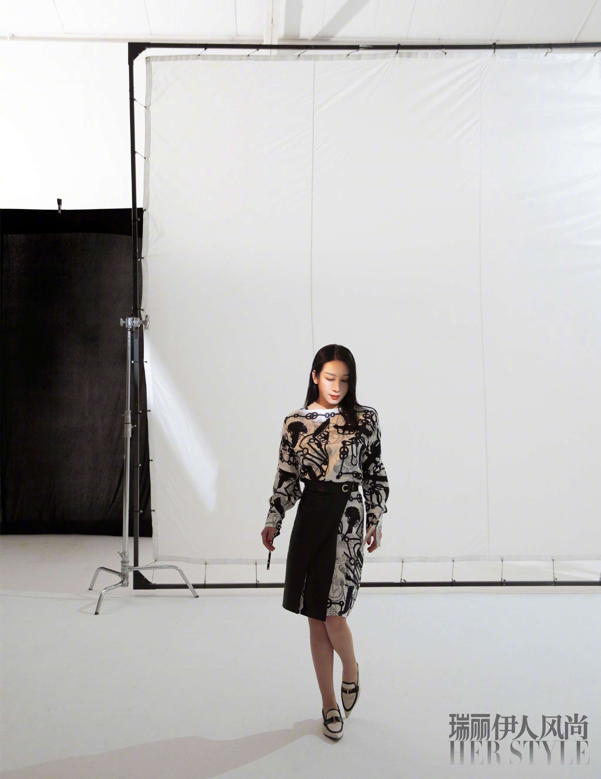 秦海璐简约造型尽显慵懒气质写真