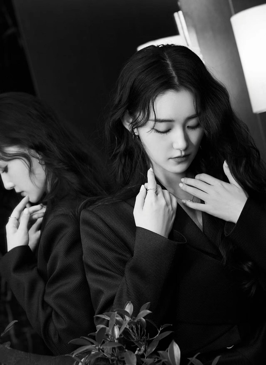 青年演员蒋依依酷girl气场氛围写真大片