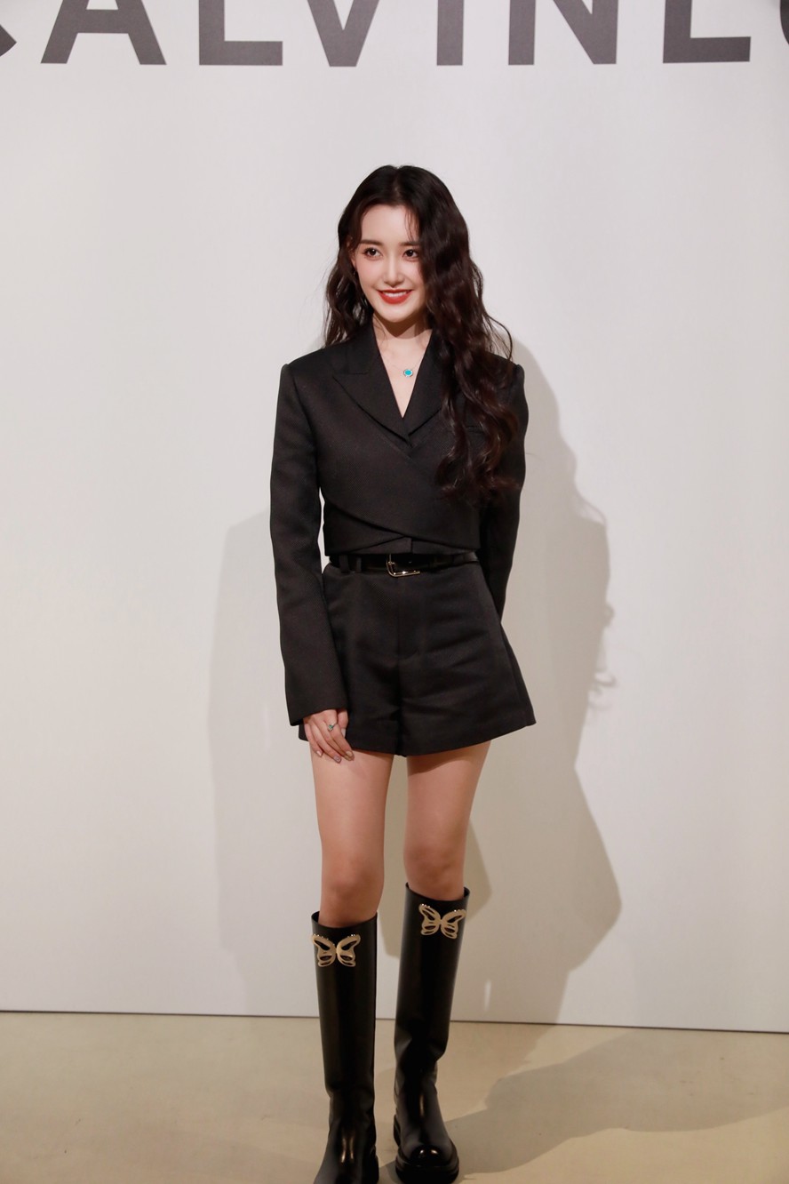 青年演员蒋依依酷girl气场氛围写真大片