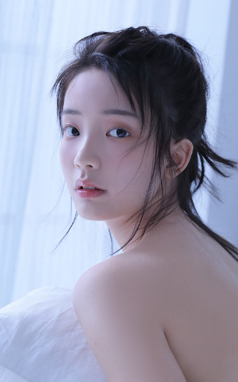 性感绝色美女细腻牛奶肌白嫩写真集