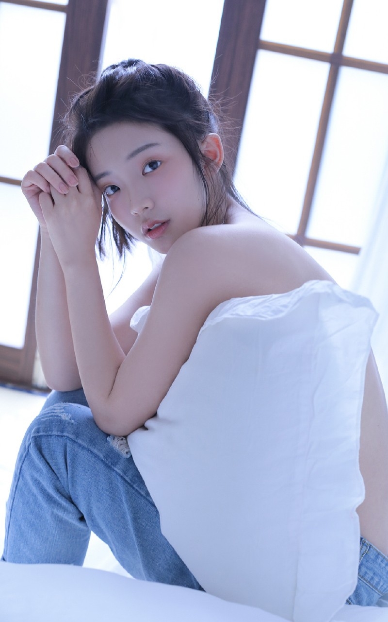 性感绝色美女细腻牛奶肌白嫩写真集