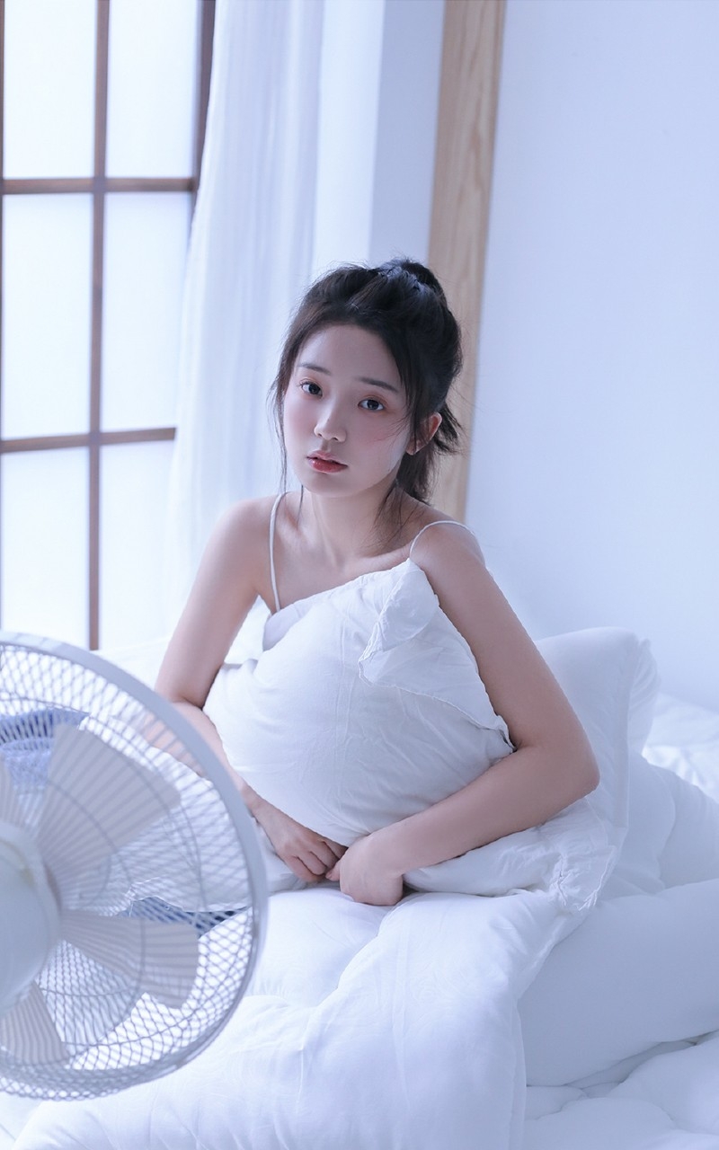 性感绝色美女细腻牛奶肌白嫩写真集