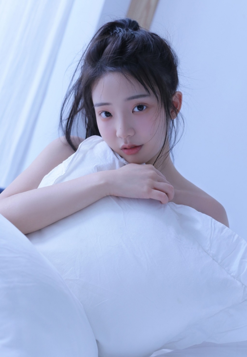 性感绝色美女细腻牛奶肌白嫩写真集