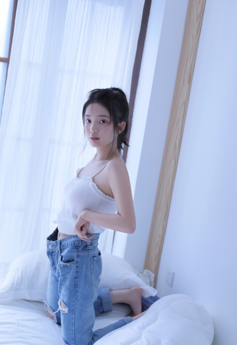 性感绝色美女细腻牛奶肌白嫩写真集