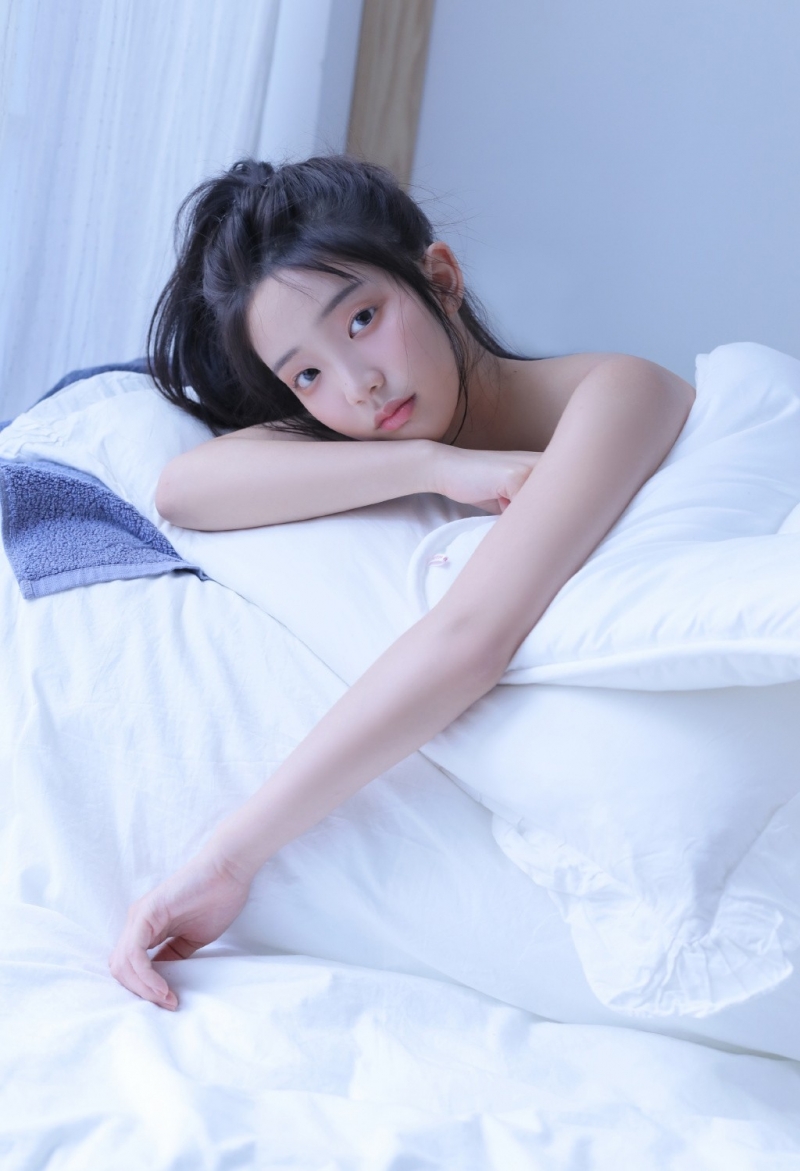 性感绝色美女细腻牛奶肌白嫩写真集