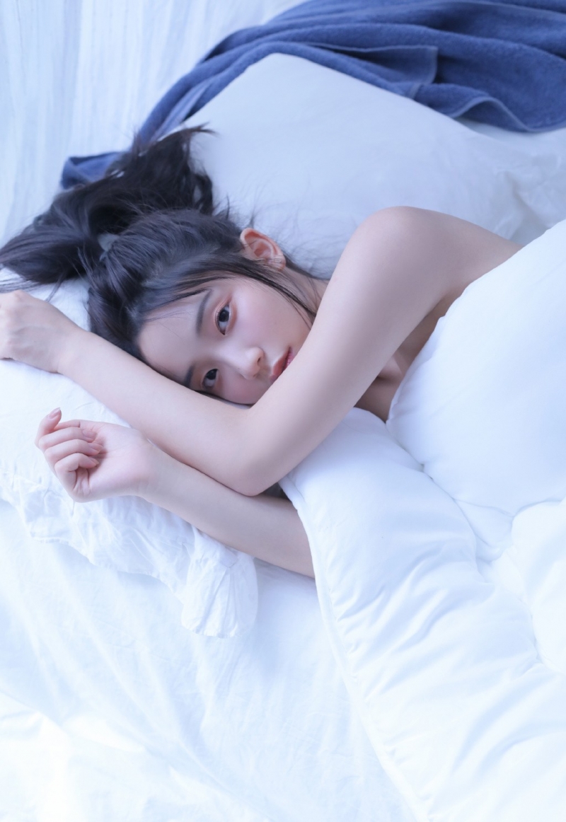 性感绝色美女细腻牛奶肌白嫩写真集