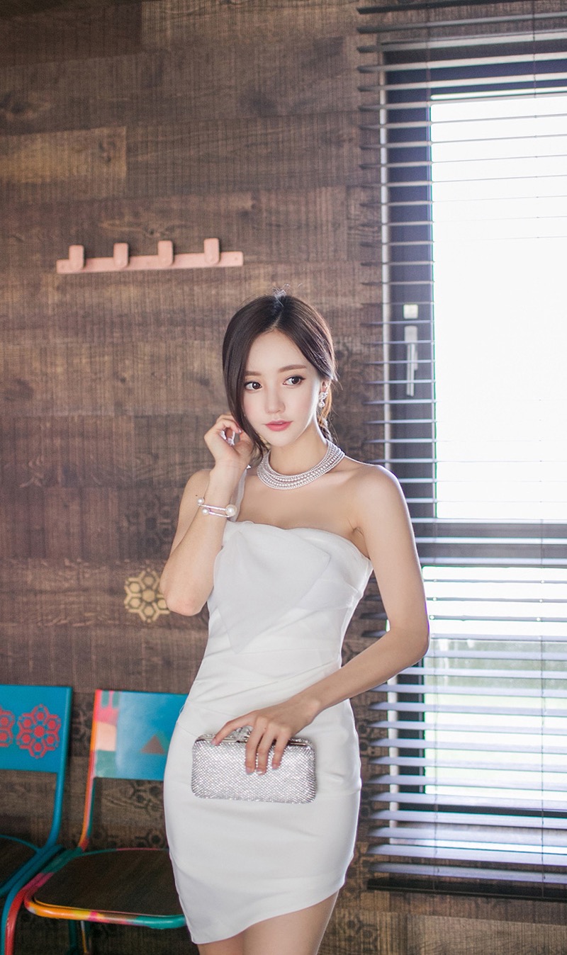 韩国漂亮美女模特超短抹胸写真