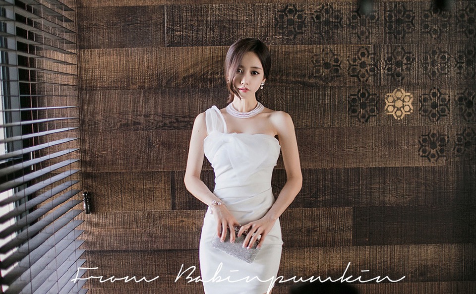 韩国漂亮美女模特超短抹胸写真