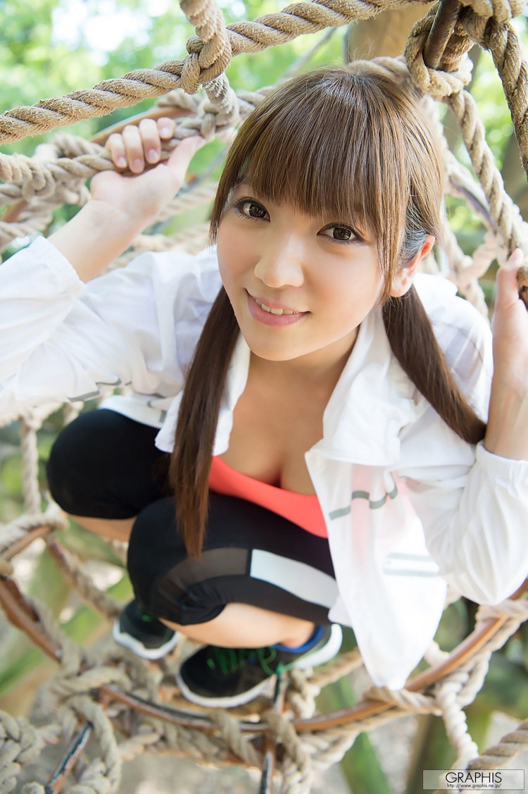 阳光成熟气质美女私房深沟床上风骚福利内衣性感写真图片