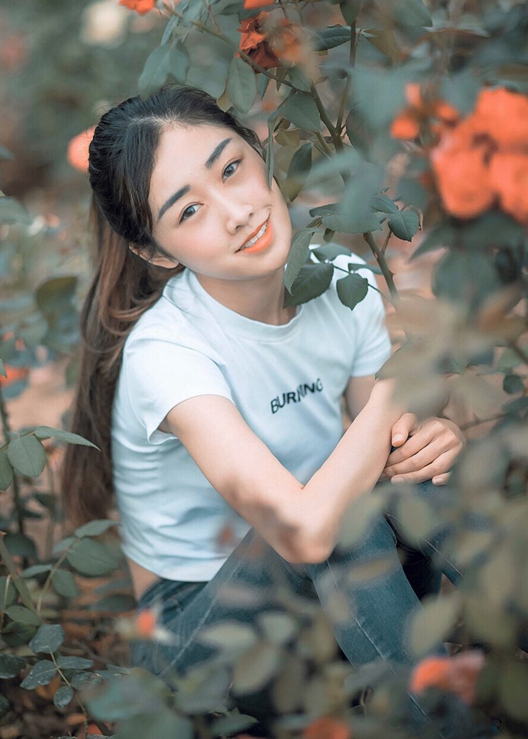 阳光成熟气质美女私房深沟床上风骚福利内衣性感写真图片