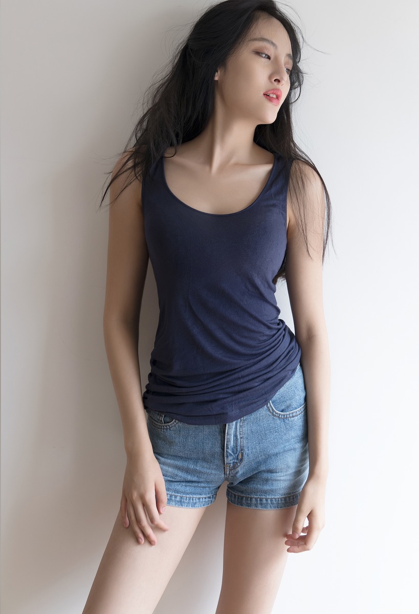 酷似古力娜扎牛仔短裤美腿美女