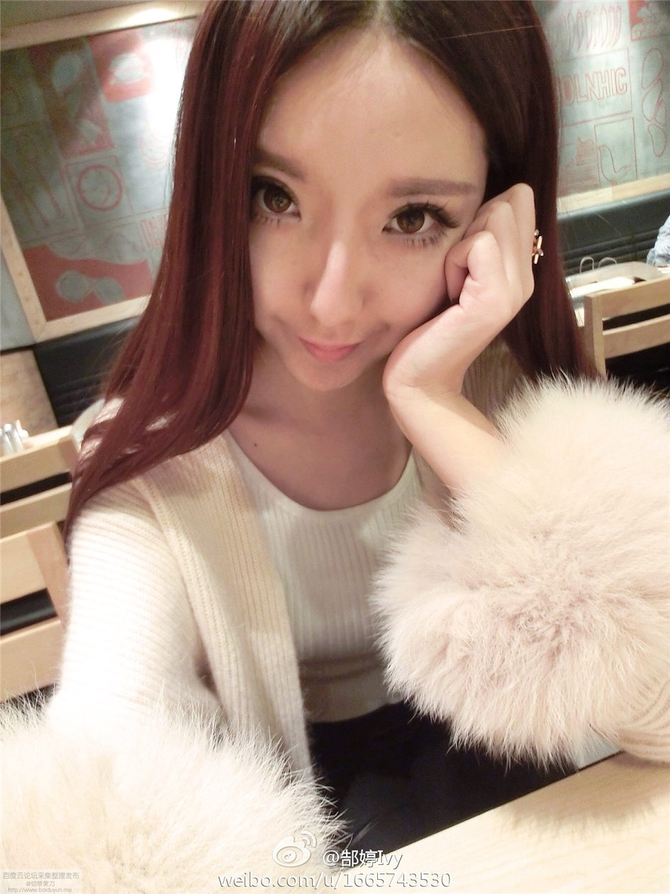 [美腿宝贝]长腿女神若兮长筒袜美图 丝袜诱惑人体艺术写真