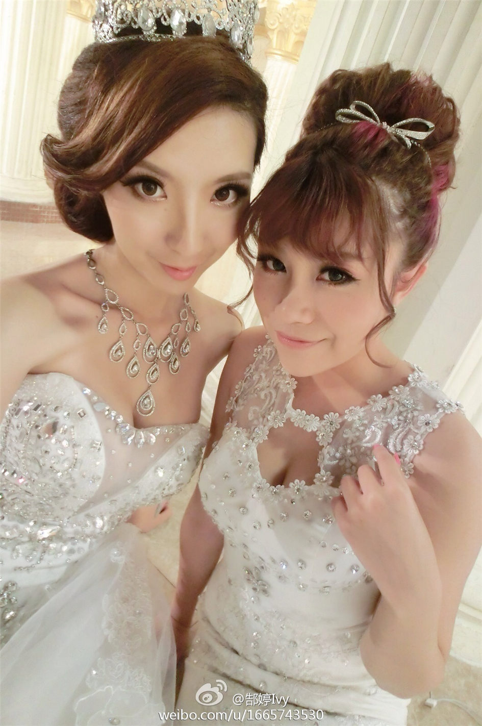 [美腿宝贝]长腿女神若兮长筒袜美图 丝袜诱惑人体艺术写真