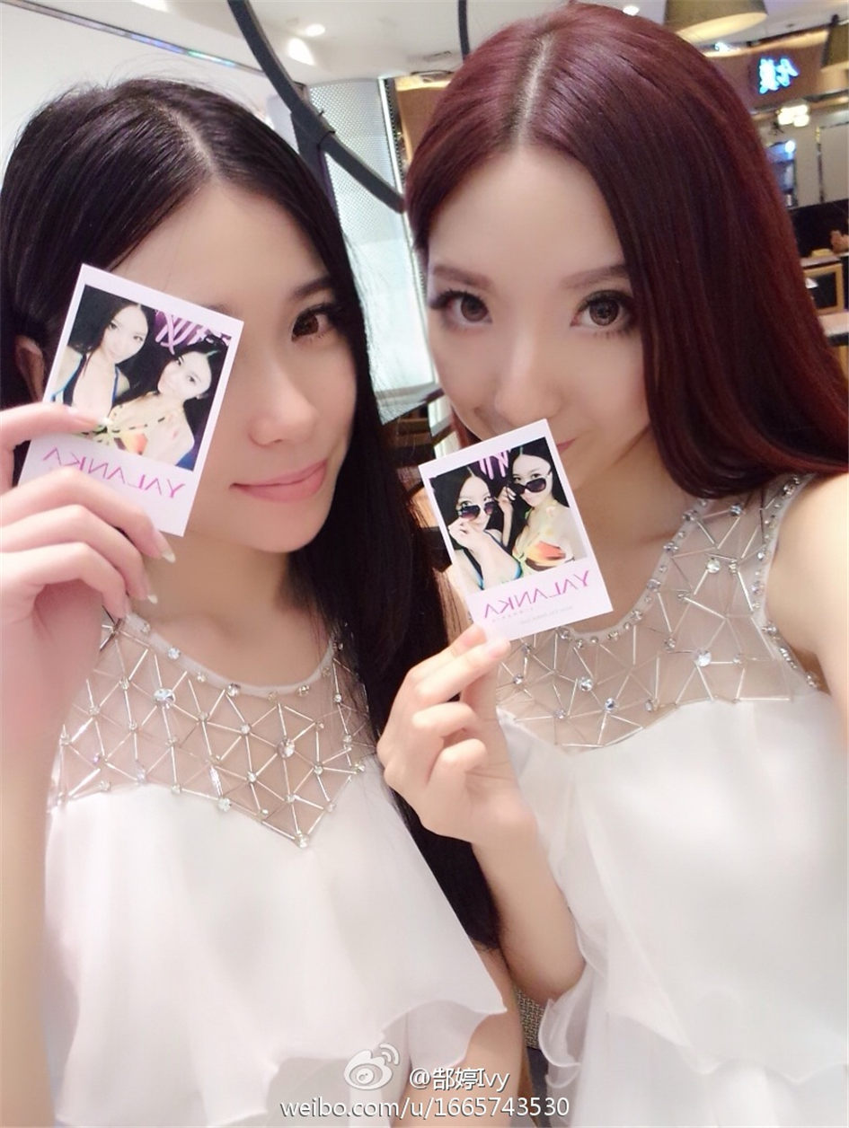 [美腿宝贝]长腿女神若兮长筒袜美图 丝袜诱惑人体艺术写真