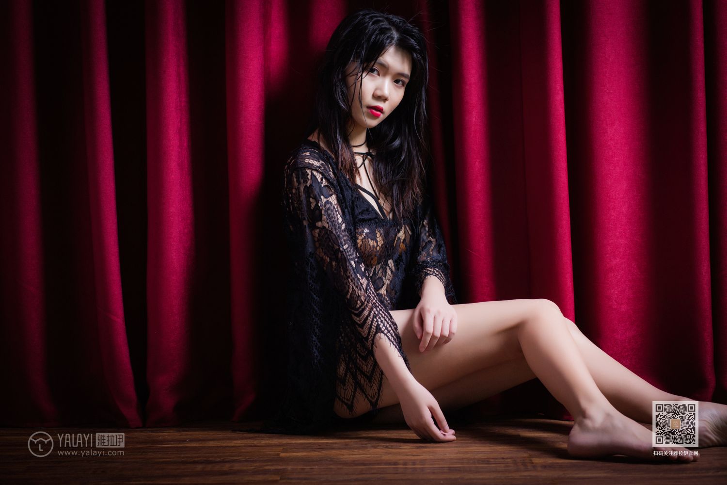 年轻少妇蕾丝透视装丰满嫩白美臀大胆人体艺术