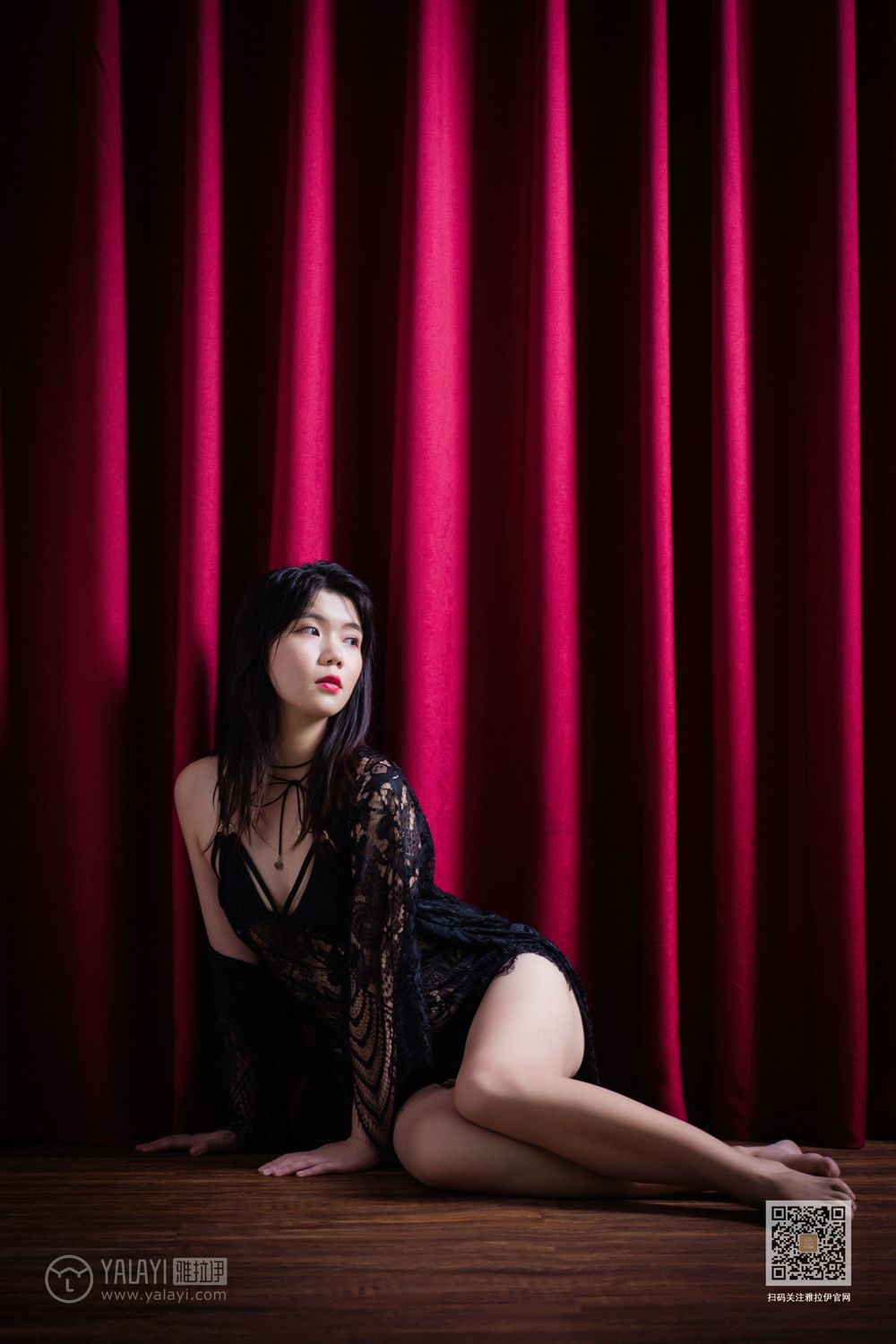 年轻少妇蕾丝透视装丰满嫩白美臀大胆人体艺术