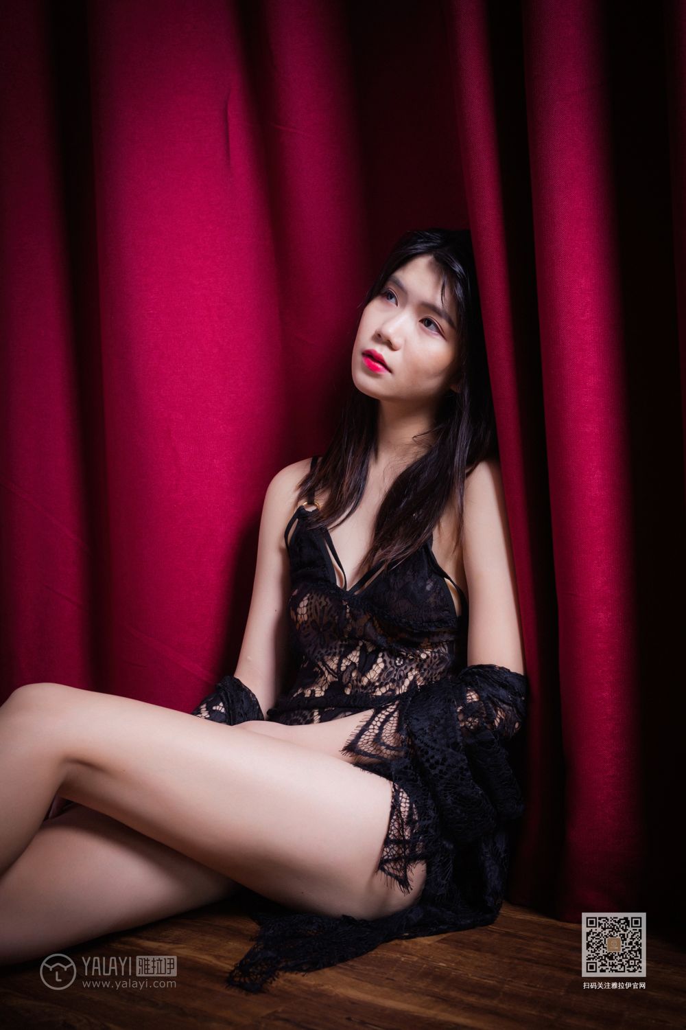 年轻少妇蕾丝透视装丰满嫩白美臀大胆人体艺术