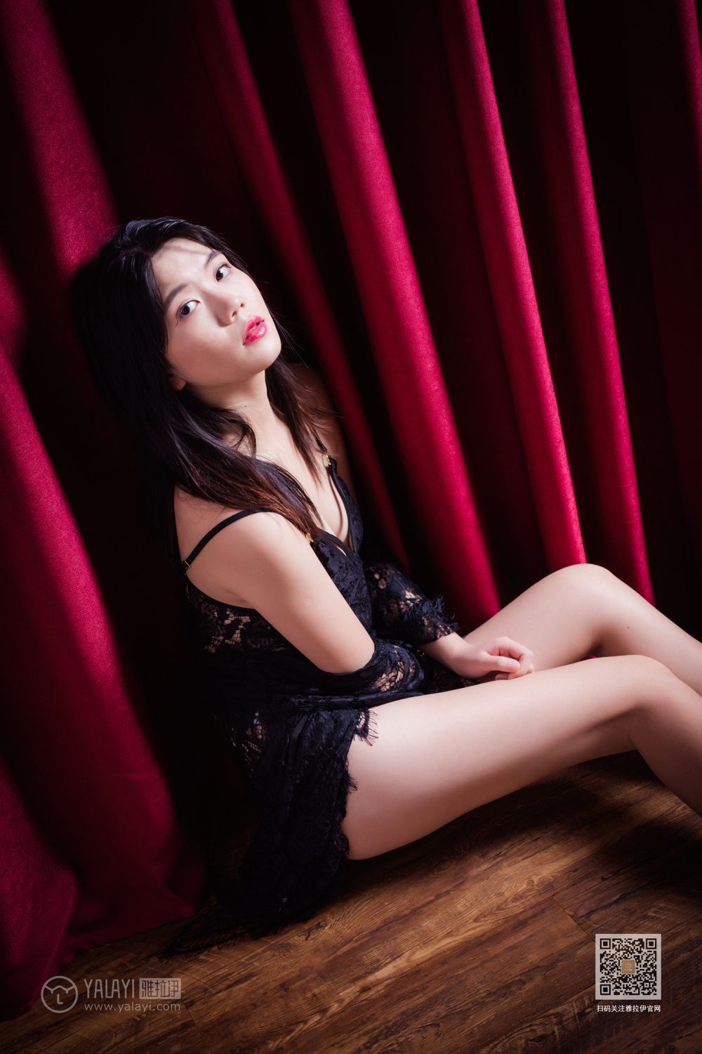 年轻少妇蕾丝透视装丰满嫩白美臀大胆人体艺术