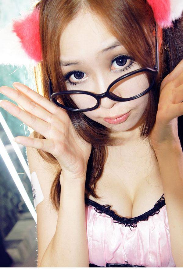 美女深v职业装超短裙亚洲大胆人休艺术