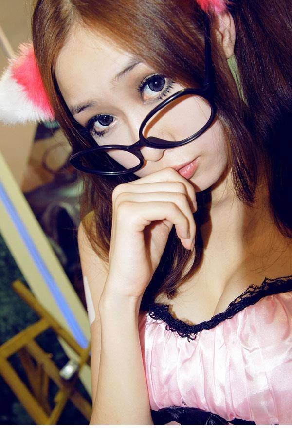 美女深v职业装超短裙亚洲大胆人休艺术