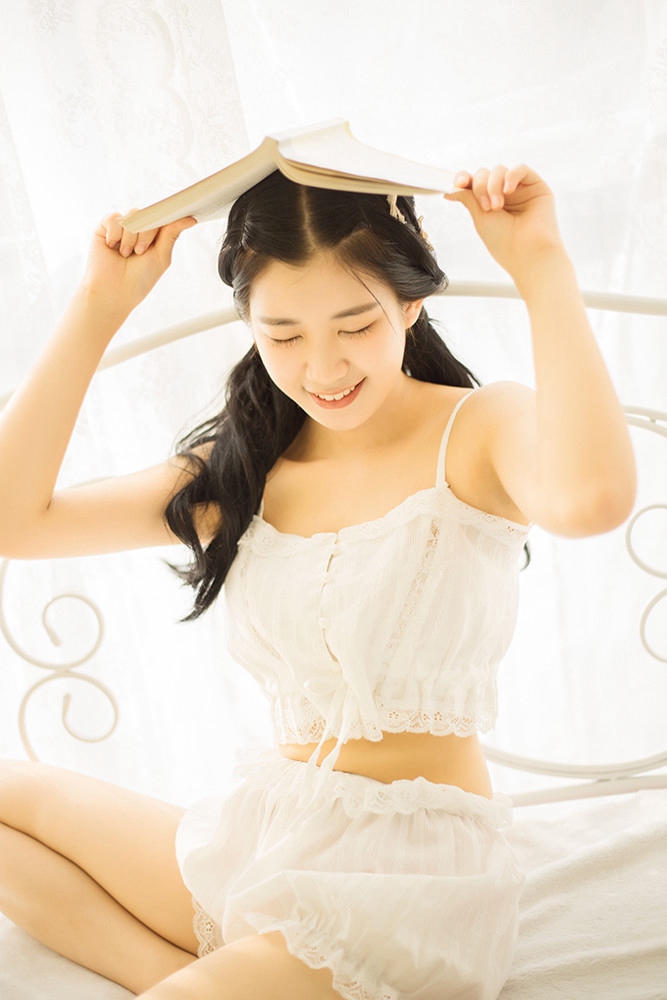 美女深v职业装超短裙亚洲大胆人休艺术