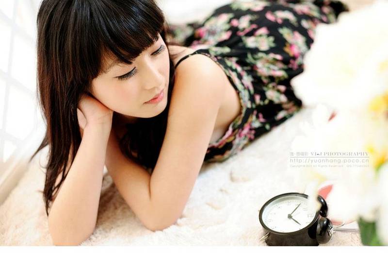 美女深v职业装超短裙亚洲大胆人休艺术