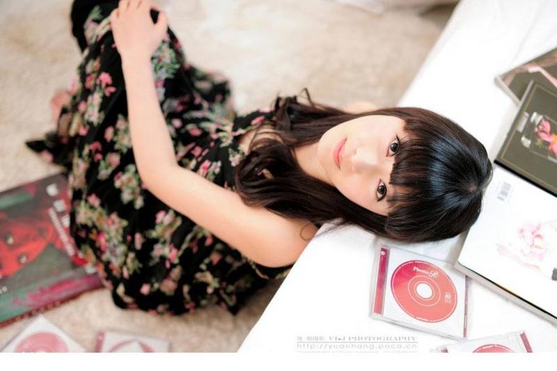 美女深v职业装超短裙亚洲大胆人休艺术