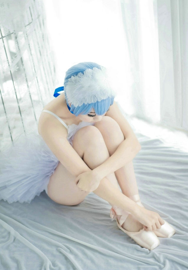 被豢养的芭蕾公主连体白丝美图