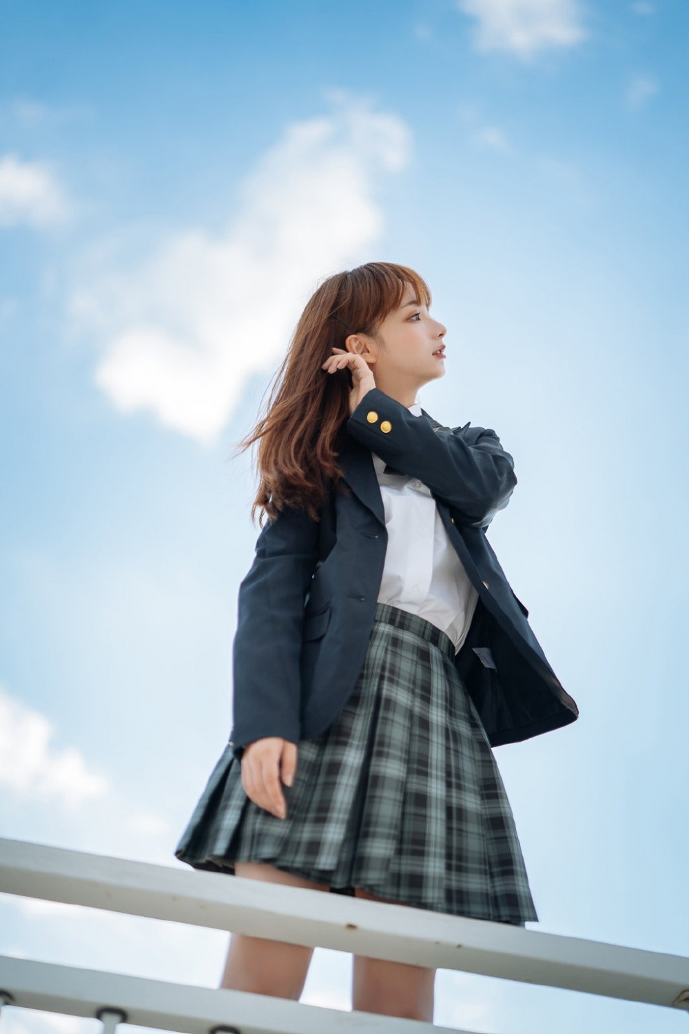 户外街拍制服美少女黑丝美腿青涩养眼校园生活写真