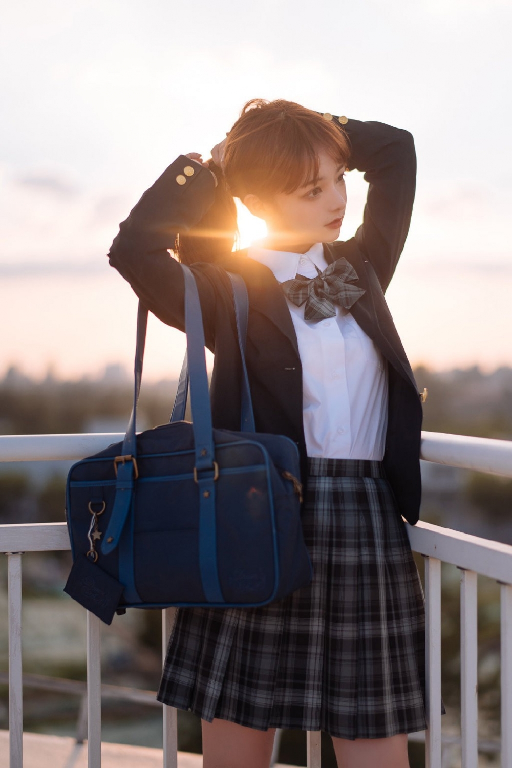 户外街拍制服美少女黑丝美腿青涩养眼校园生活写真