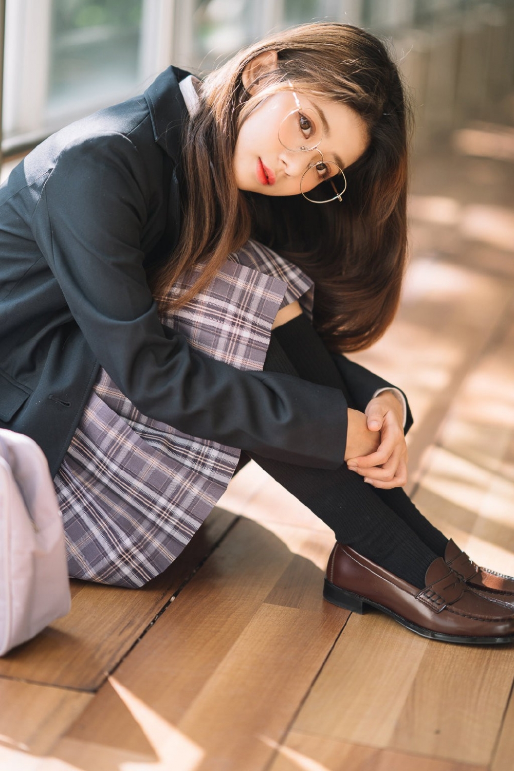 户外街拍制服美少女黑丝美腿青涩养眼校园生活写真