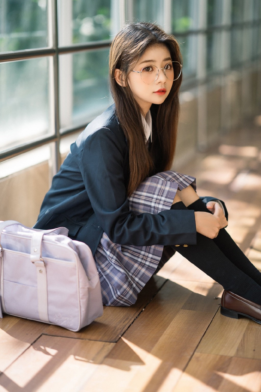 户外街拍制服美少女黑丝美腿青涩养眼校园生活写真