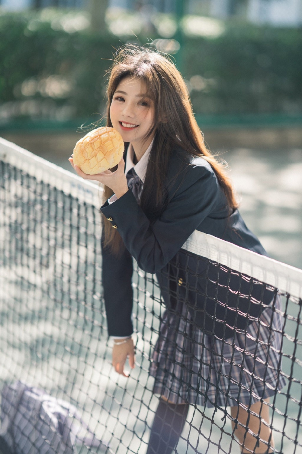 户外街拍制服美少女黑丝美腿青涩养眼校园生活写真