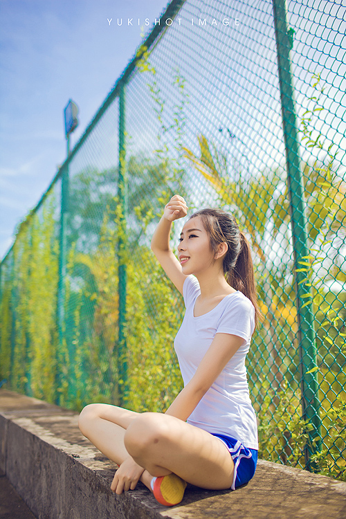 性感女人紧身皮衣长腿细高跟沙发上妩媚风骚美女艳照