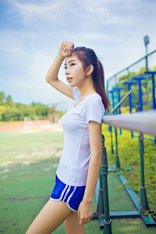 性感女人紧身皮衣长腿细高跟沙发上妩媚风骚美女艳照