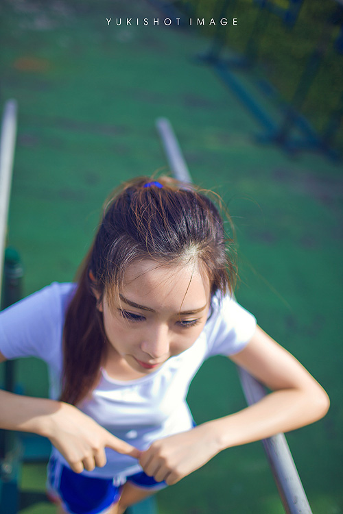 性感女人紧身皮衣长腿细高跟沙发上妩媚风骚美女艳照
