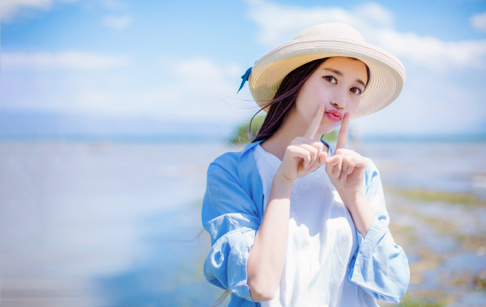 性感女人紧身皮衣长腿细高跟沙发上妩媚风骚美女艳照