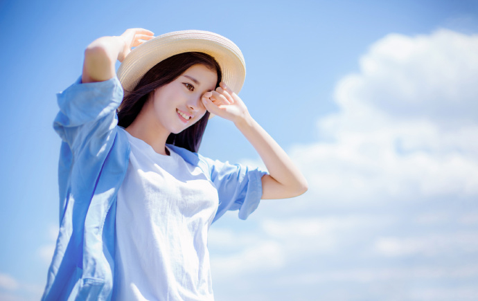 性感女人紧身皮衣长腿细高跟沙发上妩媚风骚美女艳照