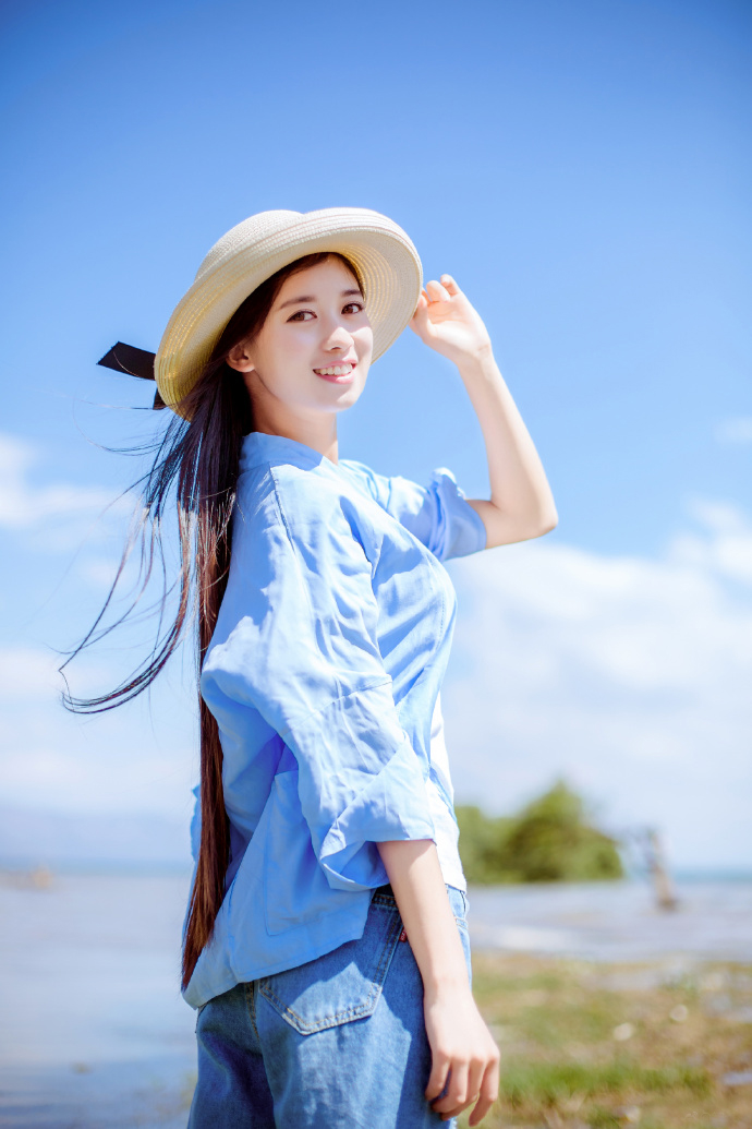 性感女人紧身皮衣长腿细高跟沙发上妩媚风骚美女艳照