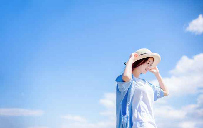 性感女人紧身皮衣长腿细高跟沙发上妩媚风骚美女艳照