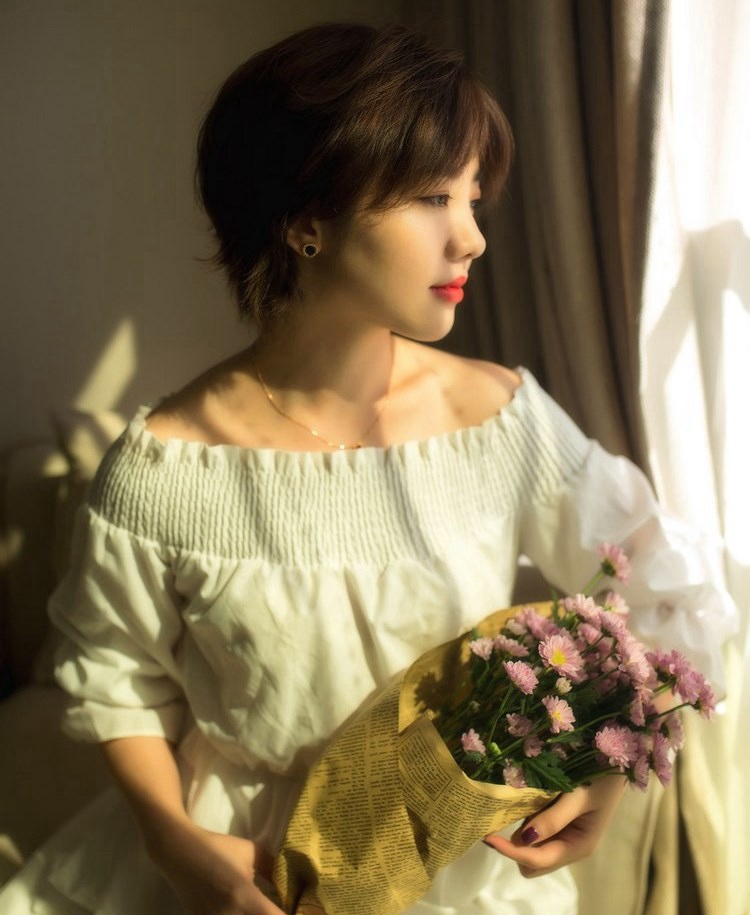 蕾丝内衣黑丝长腿袜美女