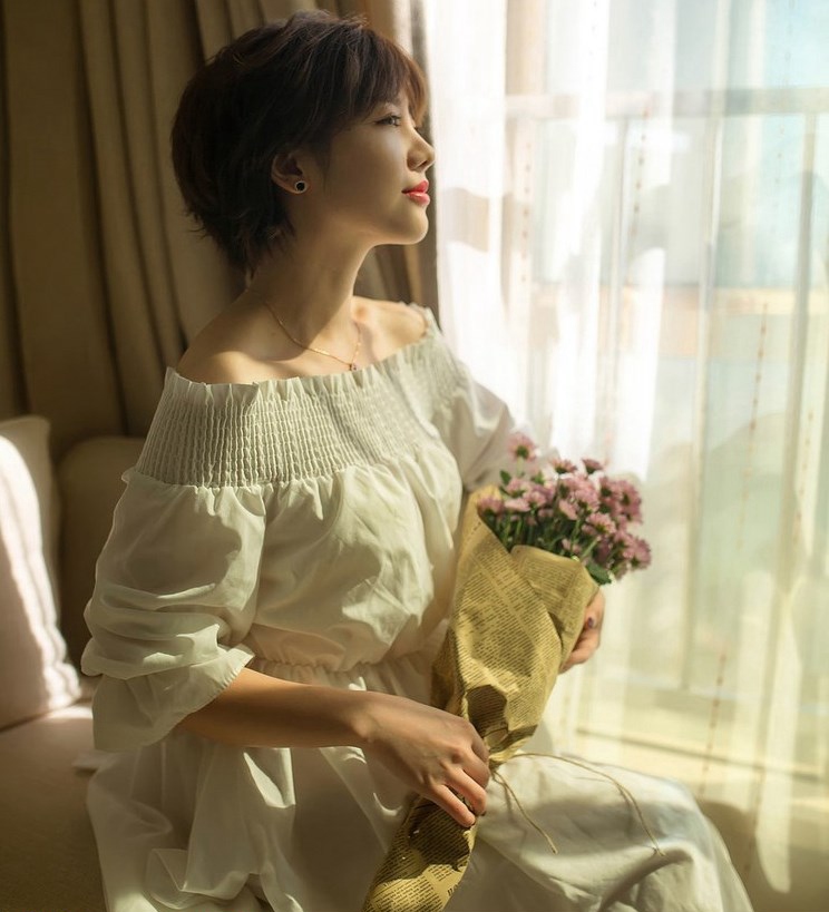 蕾丝内衣黑丝长腿袜美女