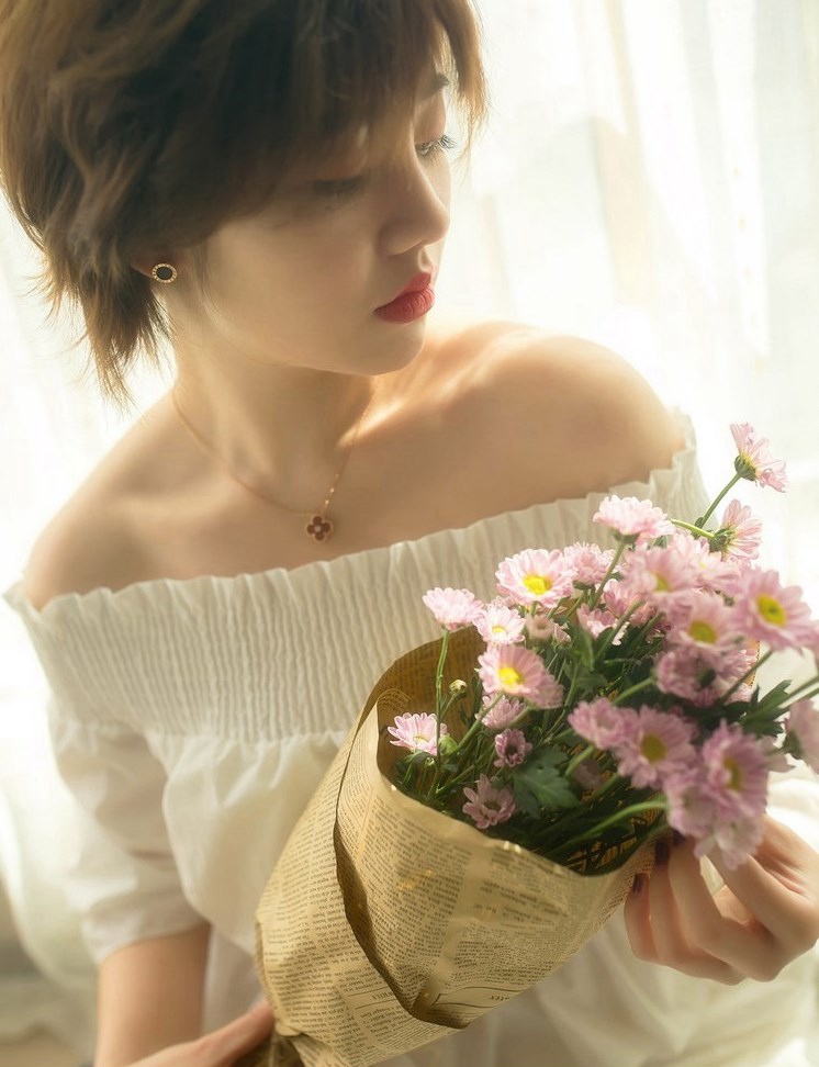 蕾丝内衣黑丝长腿袜美女