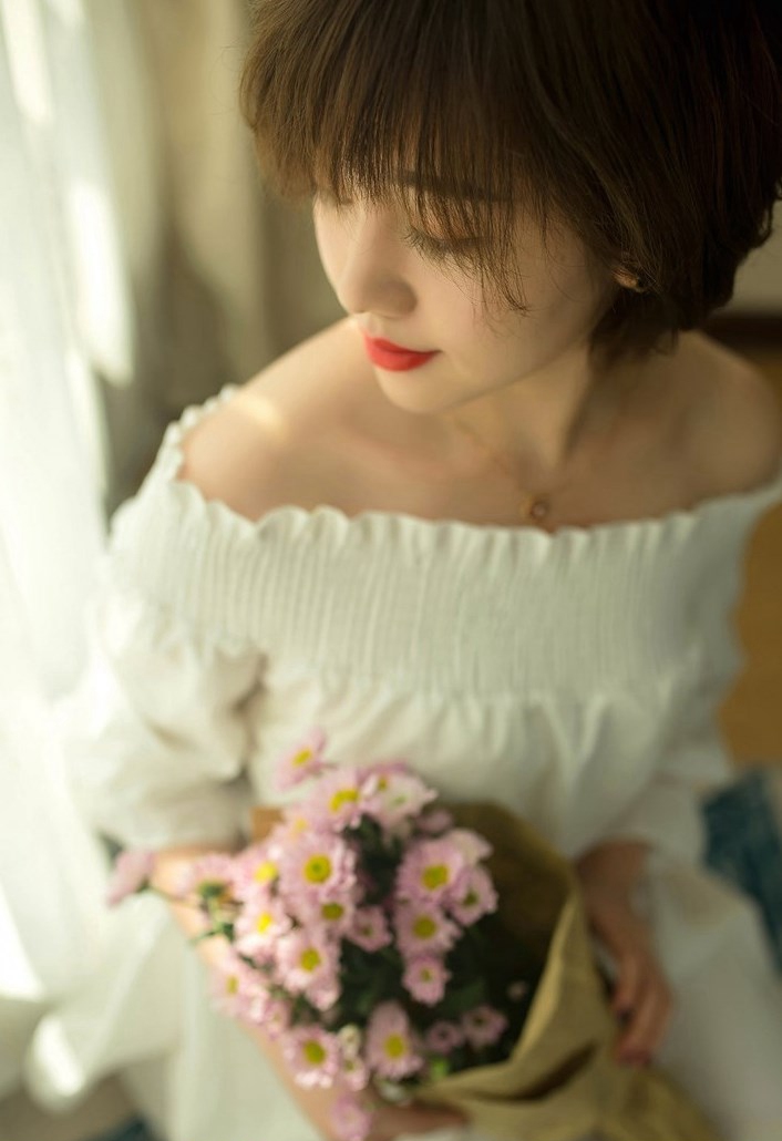 蕾丝内衣黑丝长腿袜美女